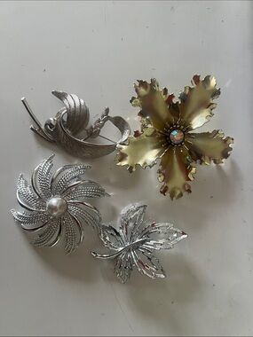 Two-Tone Floral Statement Brooch Cluster with Faux Pearl (bundle items)